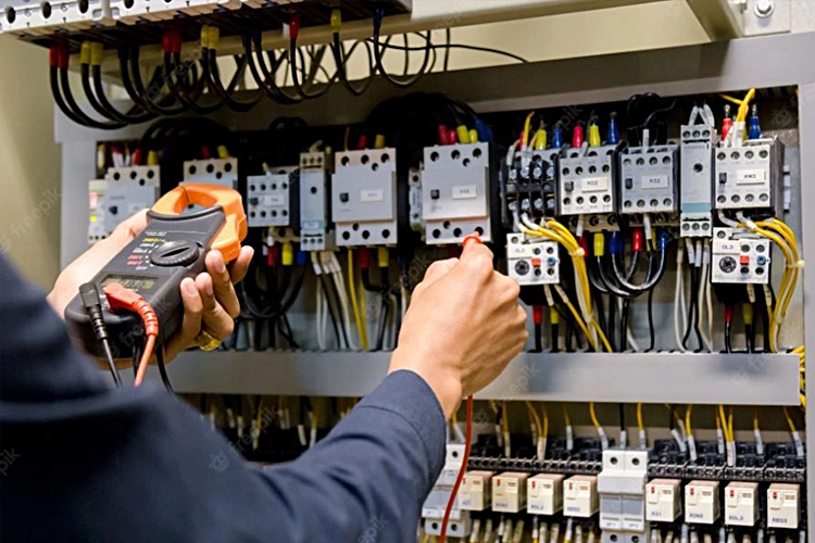 تعمیرات تابلو برق اینورتر سه فاز