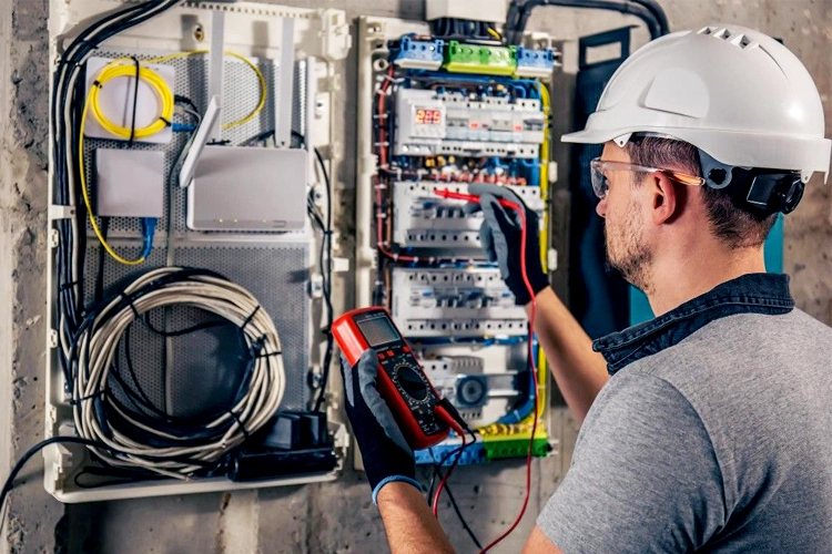 تعمیرات تابلو برق دستگاه سه فاز